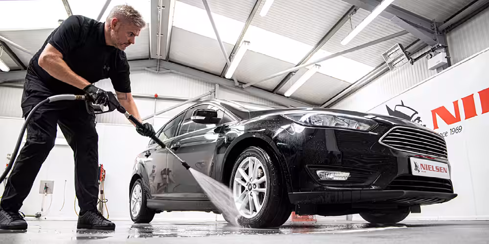 Step-by-step guide to professional car cleaning Car cleaning guide4